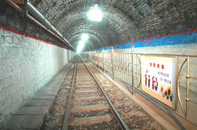 礦井下給煤機(jī)振動(dòng)的好還是甲帶的好？