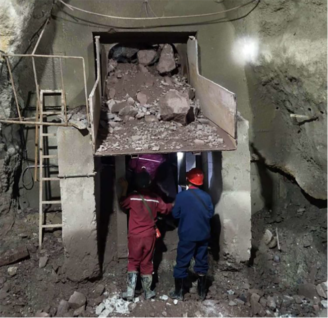 鶴壁煤化是如何解決振動(dòng)放礦機(jī)臺(tái)板與電機(jī)底座構(gòu)件振裂的問(wèn)題！